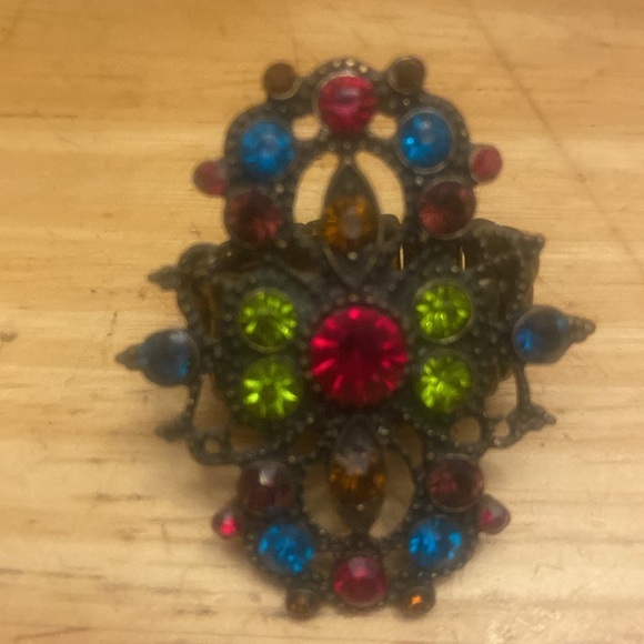 Metal jeweled ring with stretch band. Bronze antique gold color. About size 8 - Picture 2 of 6